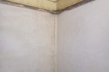 ユニットバスの劣化した壁はパネルで綺麗になります。 ユニットバスの劣化した壁はパネルで綺麗になります。