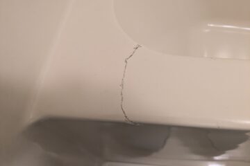 浴槽ひび割れの部分補修です。